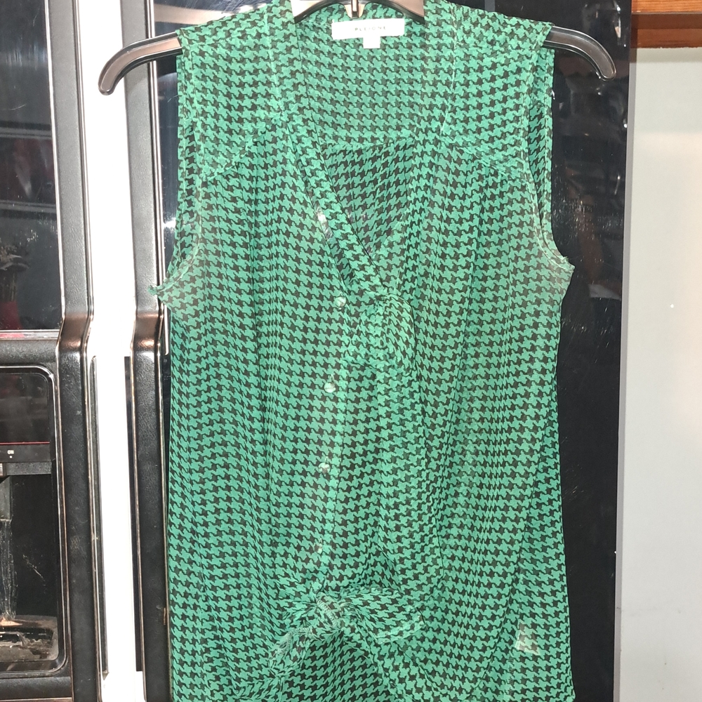 Pleione Green Houndstooth Button-Up Blouse